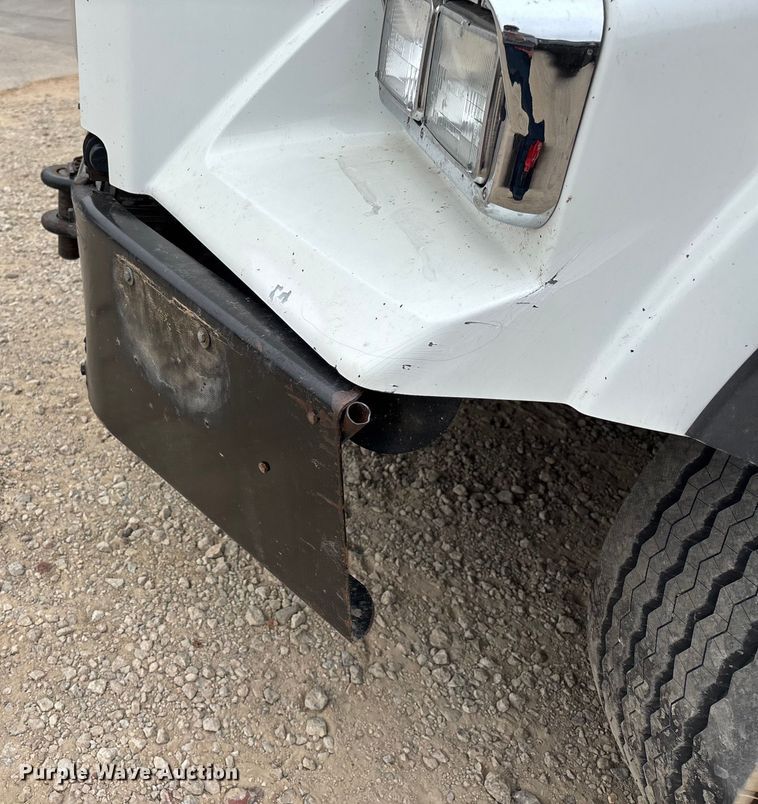 image for item EE1390 2014 Kenworth T800 semi truck