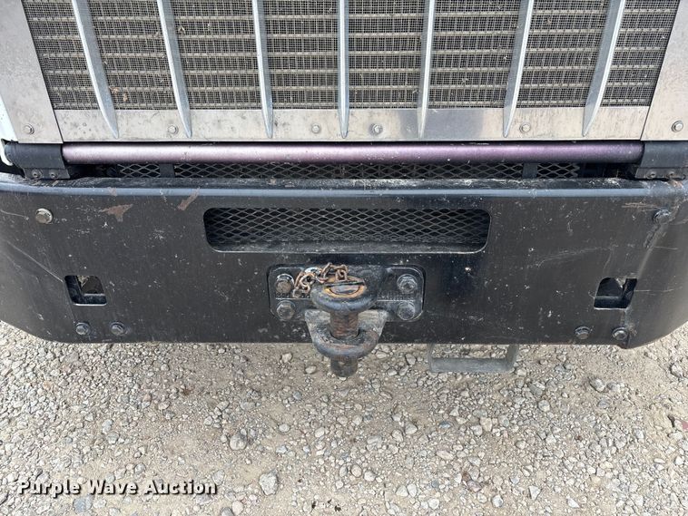 image for item EE1390 2014 Kenworth T800 semi truck