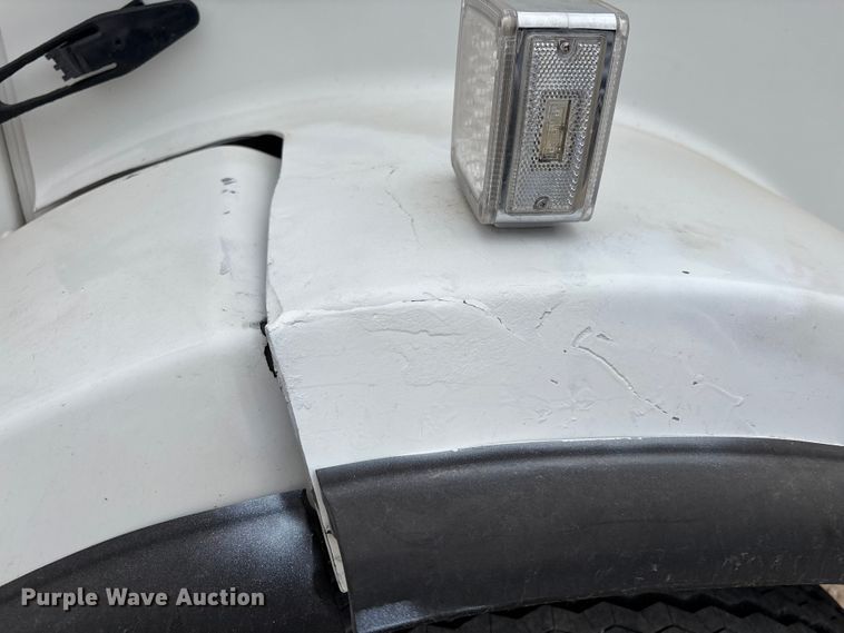 image for item EE1390 2014 Kenworth T800 semi truck