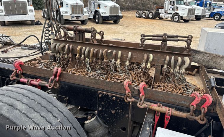 image for item EE1390 2014 Kenworth T800 semi truck