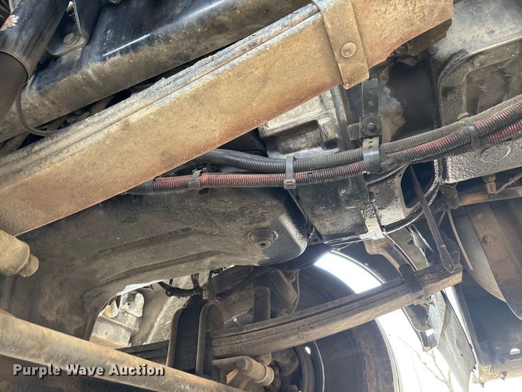 image for item EE1390 2014 Kenworth T800 semi truck