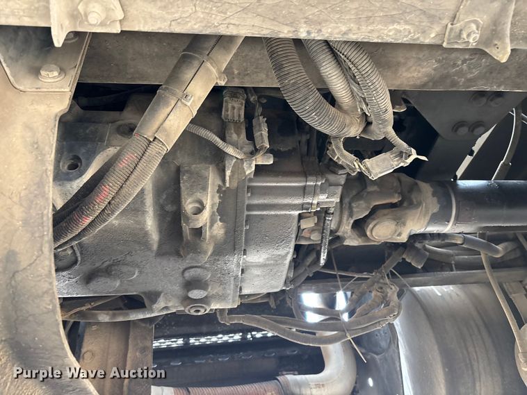 image for item EE1390 2014 Kenworth T800 semi truck