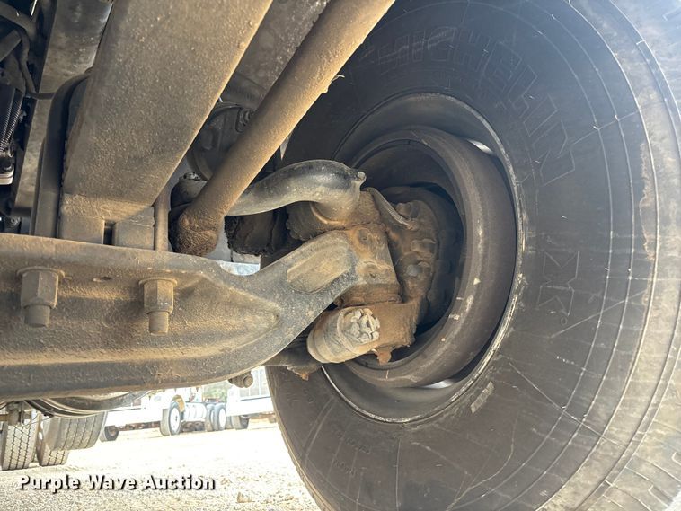 image for item EE1390 2014 Kenworth T800 semi truck