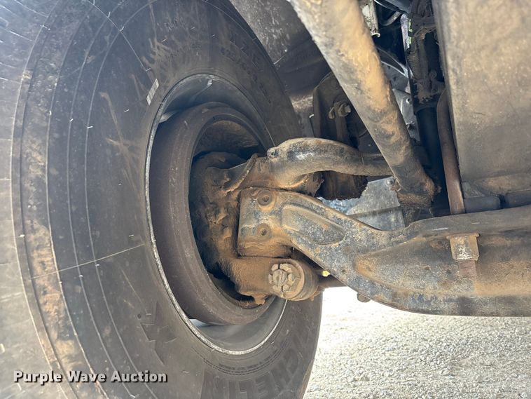 image for item EE1390 2014 Kenworth T800 semi truck