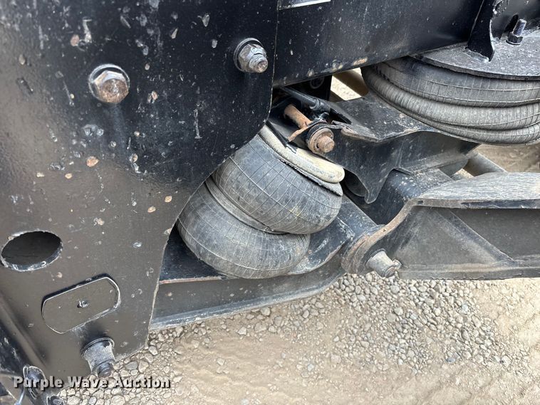 image for item EE1390 2014 Kenworth T800 semi truck