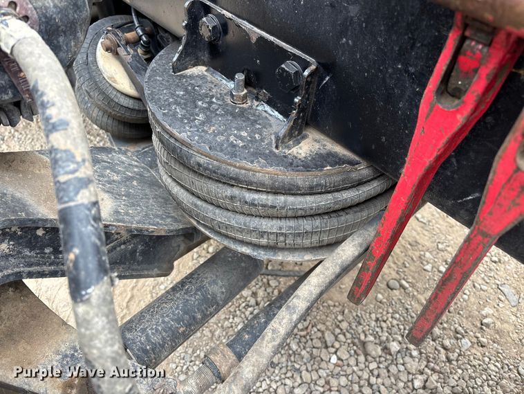 image for item EE1390 2014 Kenworth T800 semi truck