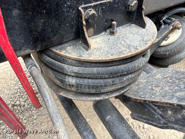 image for item EE1390 2014 Kenworth T800 semi truck