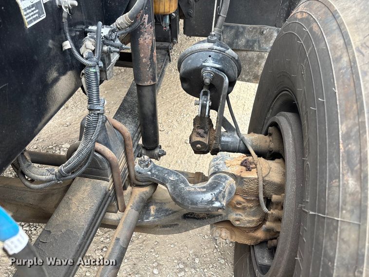 image for item EE1390 2014 Kenworth T800 semi truck