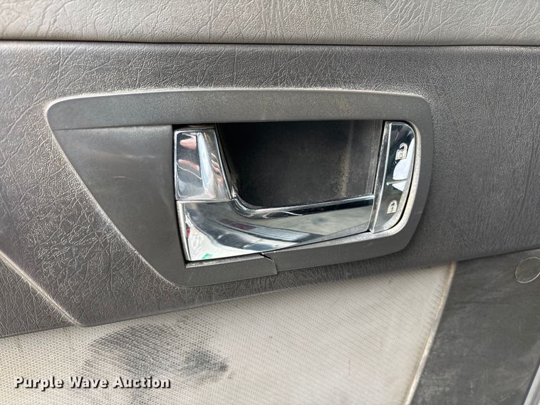 image for item EE1390 2014 Kenworth T800 semi truck