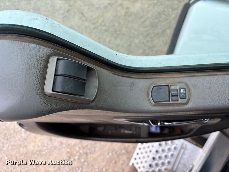 image for item EE1390 2014 Kenworth T800 semi truck