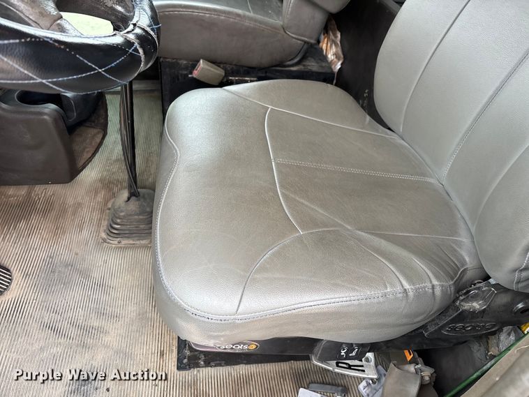 image for item EE1390 2014 Kenworth T800 semi truck