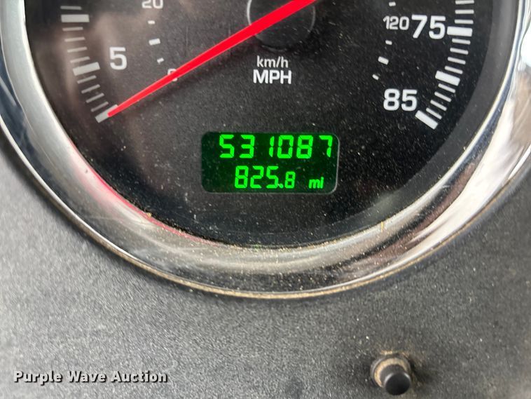 image for item EE1390 2014 Kenworth T800 semi truck