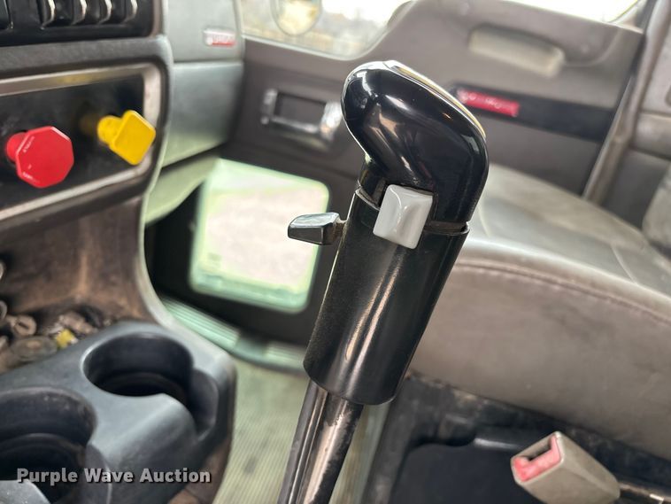 image for item EE1390 2014 Kenworth T800 semi truck