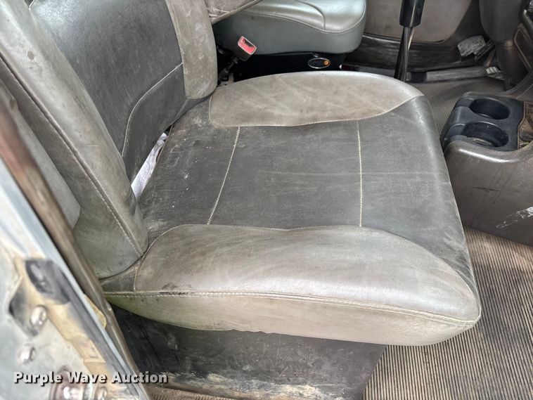 image for item EE1390 2014 Kenworth T800 semi truck