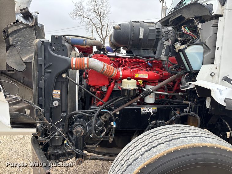 image for item EE1390 2014 Kenworth T800 semi truck