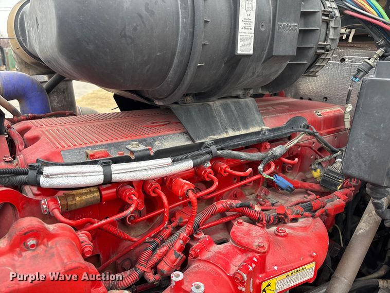 image for item EE1390 2014 Kenworth T800 semi truck