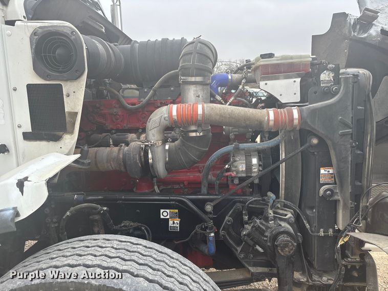 image for item EE1390 2014 Kenworth T800 semi truck