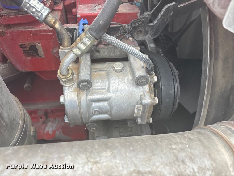 image for item EE1390 2014 Kenworth T800 semi truck