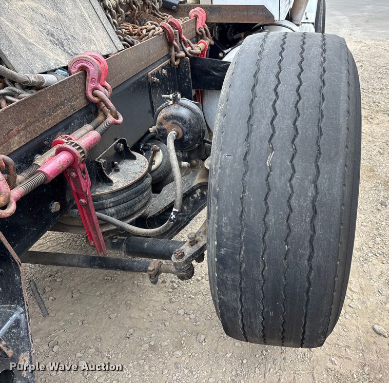 image for item EE1390 2014 Kenworth T800 semi truck