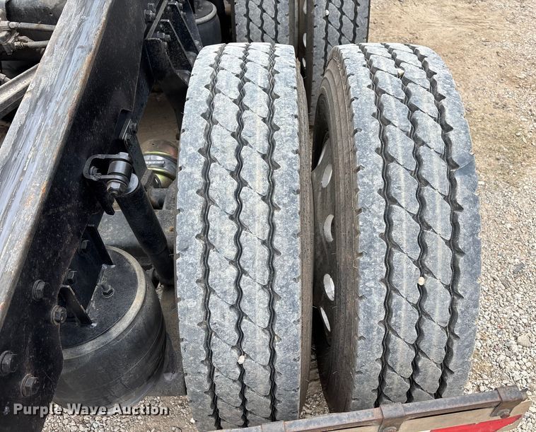 image for item EE1390 2014 Kenworth T800 semi truck