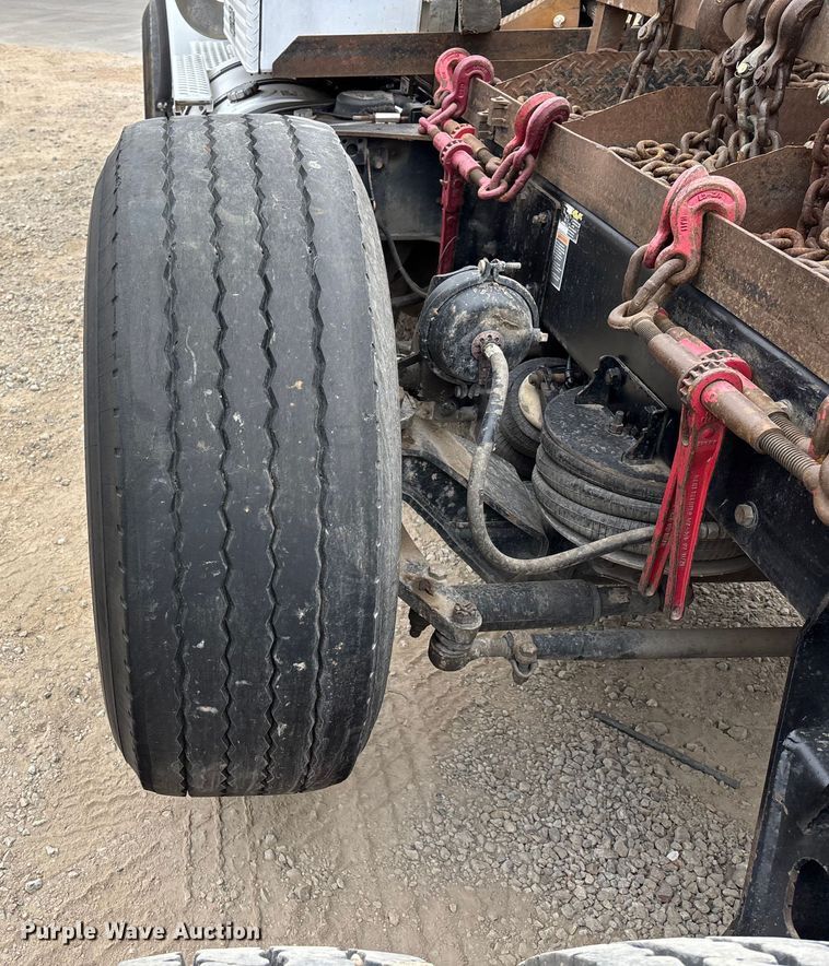 image for item EE1390 2014 Kenworth T800 semi truck