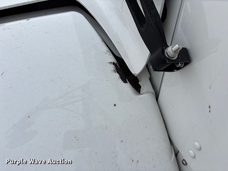 image for item EE1391 2015 Kenworth T800 semi truck