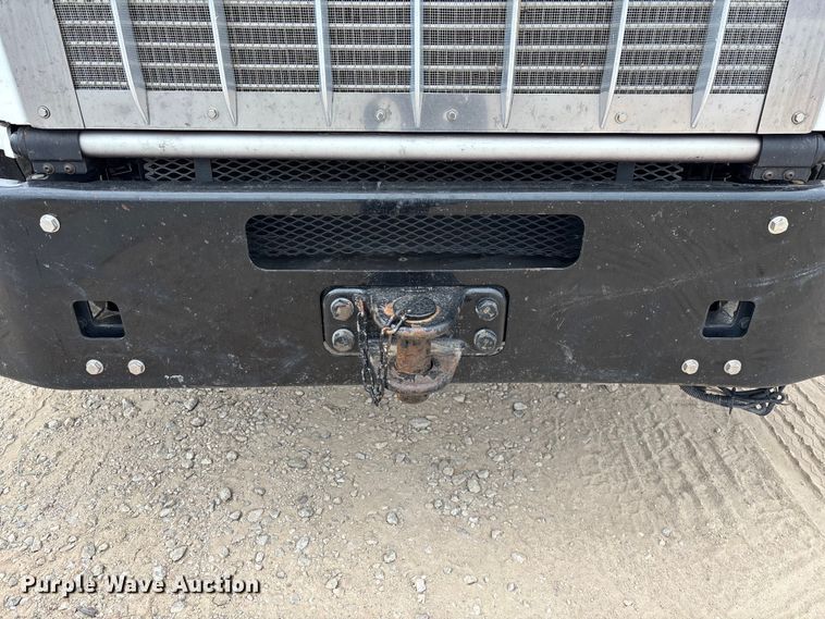 image for item EE1391 2015 Kenworth T800 semi truck