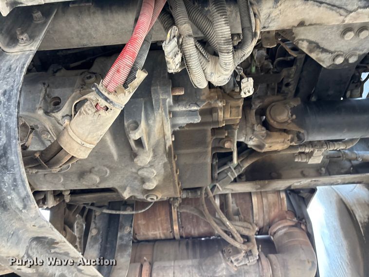 image for item EE1391 2015 Kenworth T800 semi truck