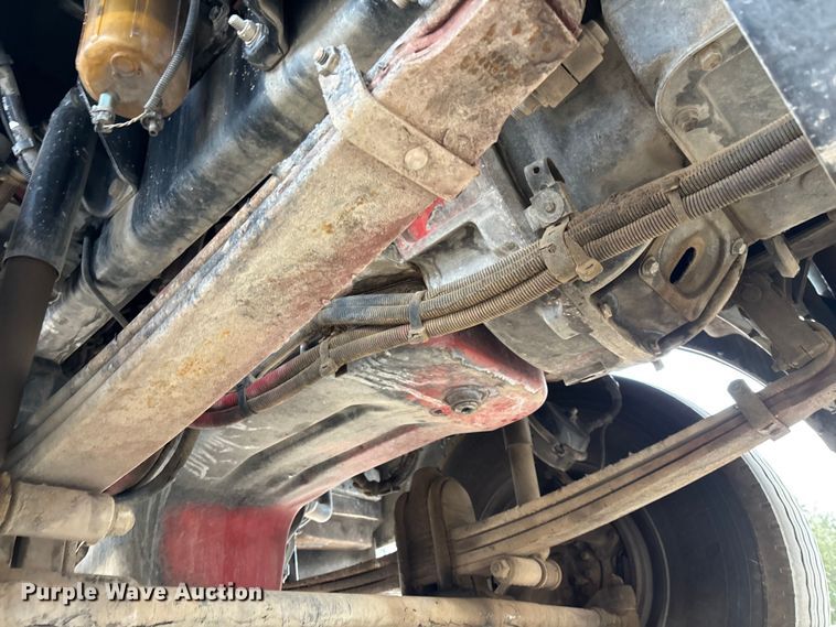 image for item EE1391 2015 Kenworth T800 semi truck