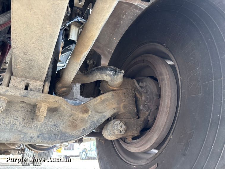 image for item EE1391 2015 Kenworth T800 semi truck