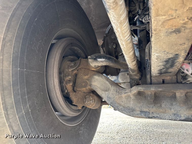 image for item EE1391 2015 Kenworth T800 semi truck