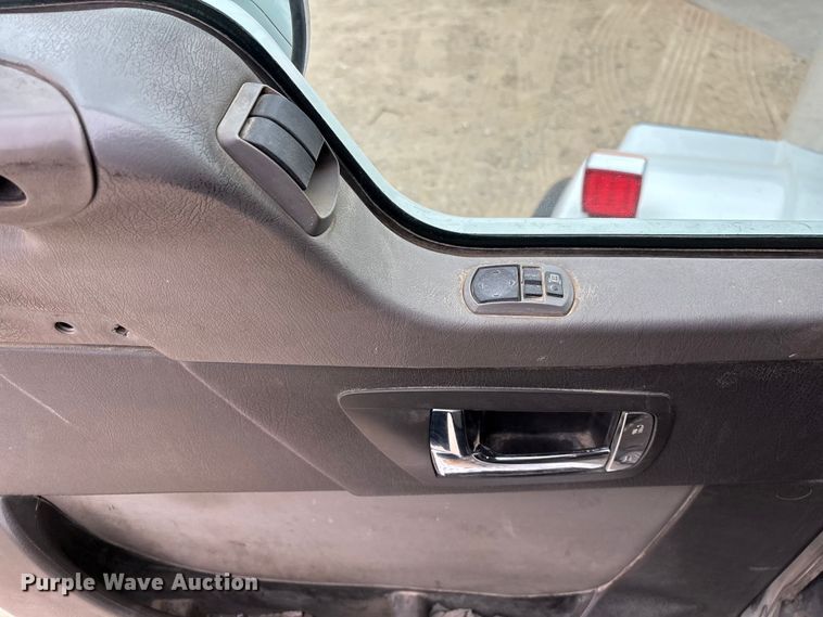 image for item EE1391 2015 Kenworth T800 semi truck