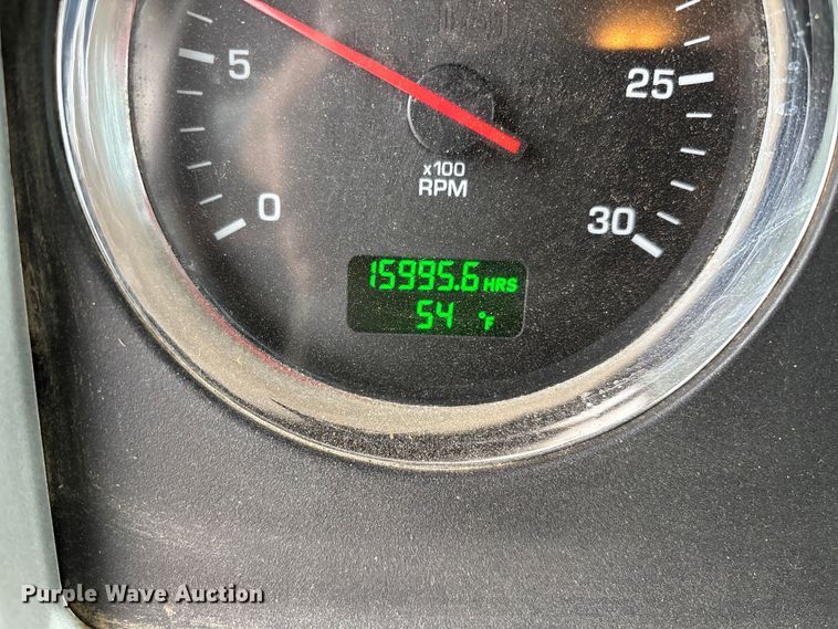 image for item EE1391 2015 Kenworth T800 semi truck