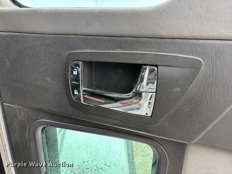 image for item EE1391 2015 Kenworth T800 semi truck