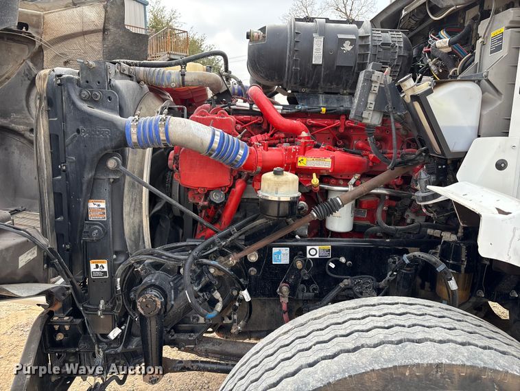 image for item EE1391 2015 Kenworth T800 semi truck