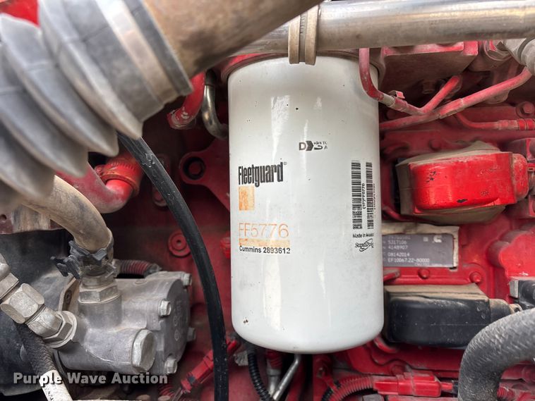 image for item EE1391 2015 Kenworth T800 semi truck