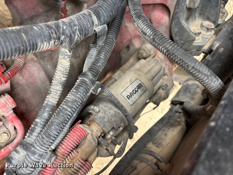 image for item EE1391 2015 Kenworth T800 semi truck