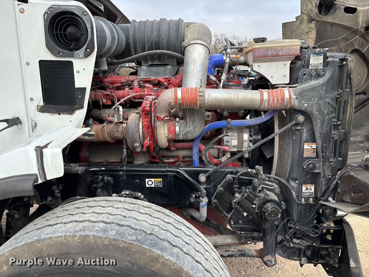 image for item EE1391 2015 Kenworth T800 semi truck