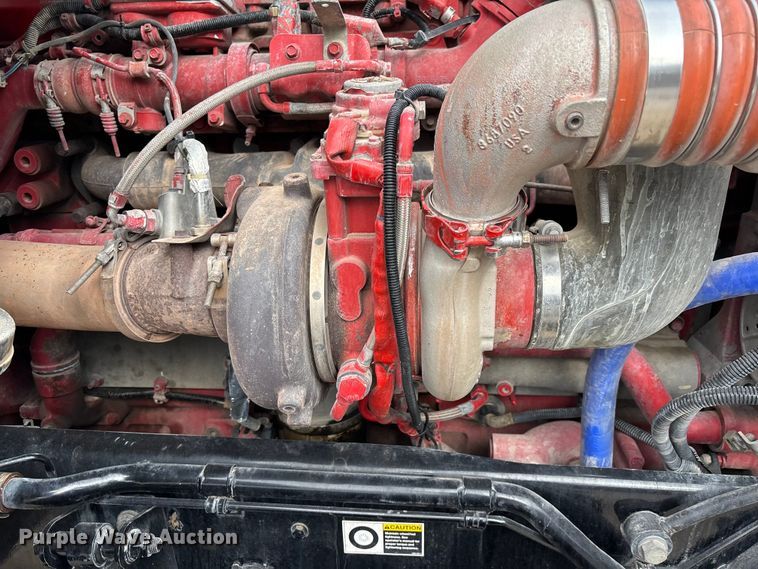 image for item EE1391 2015 Kenworth T800 semi truck