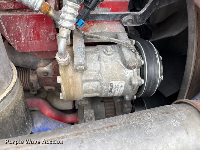 image for item EE1391 2015 Kenworth T800 semi truck