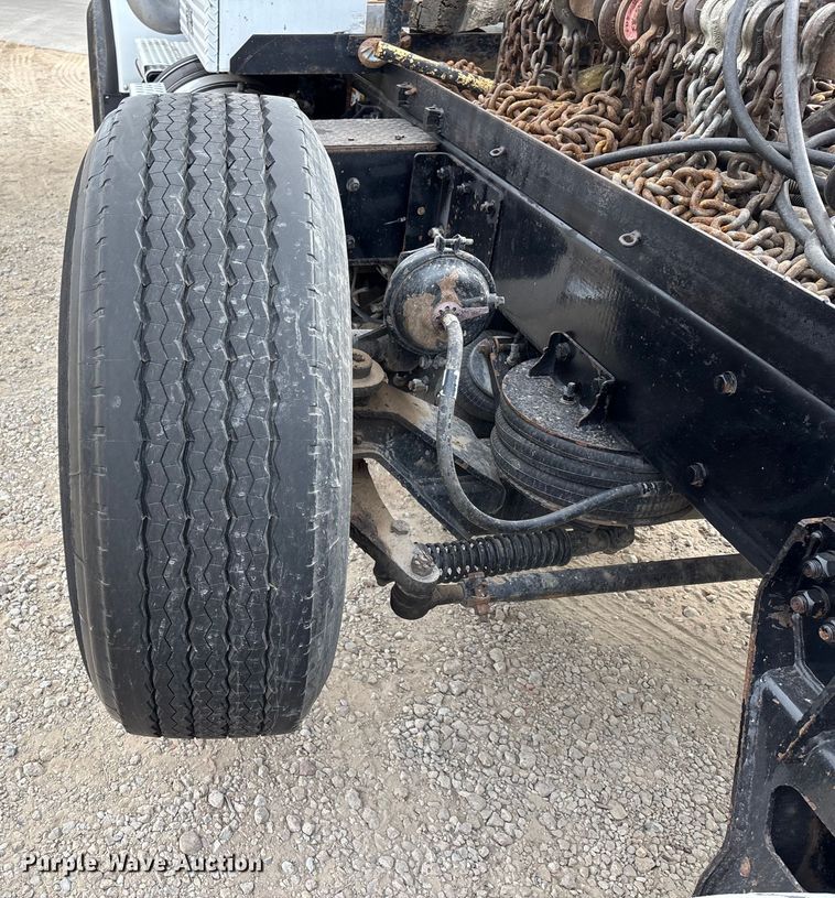 image for item EE1391 2015 Kenworth T800 semi truck