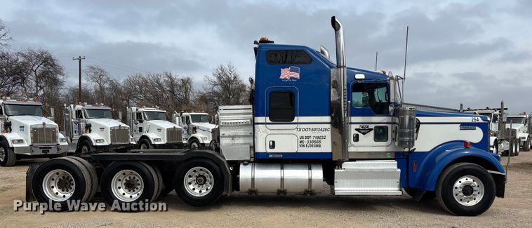 image for item EE1392 2014 Kenworth W900 semi truck