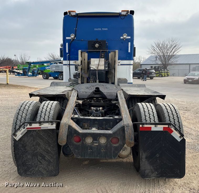 image for item EE1392 2014 Kenworth W900 semi truck