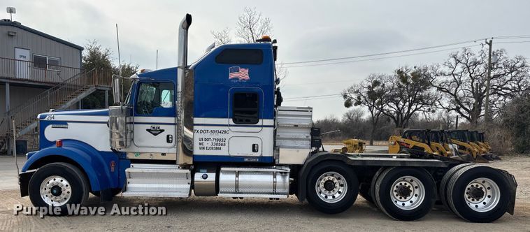 image for item EE1392 2014 Kenworth W900 semi truck