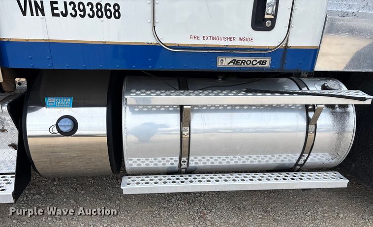 image for item EE1392 2014 Kenworth W900 semi truck