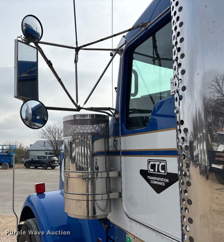 image for item EE1392 2014 Kenworth W900 semi truck