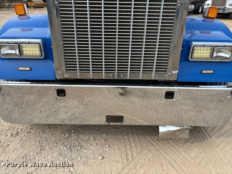 image for item EE1392 2014 Kenworth W900 semi truck