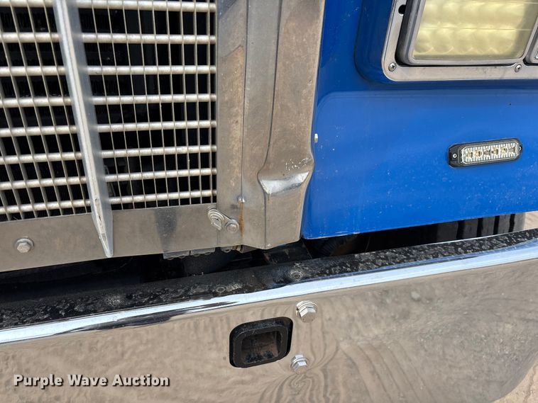 image for item EE1392 2014 Kenworth W900 semi truck