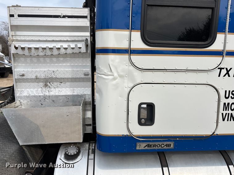 image for item EE1392 2014 Kenworth W900 semi truck