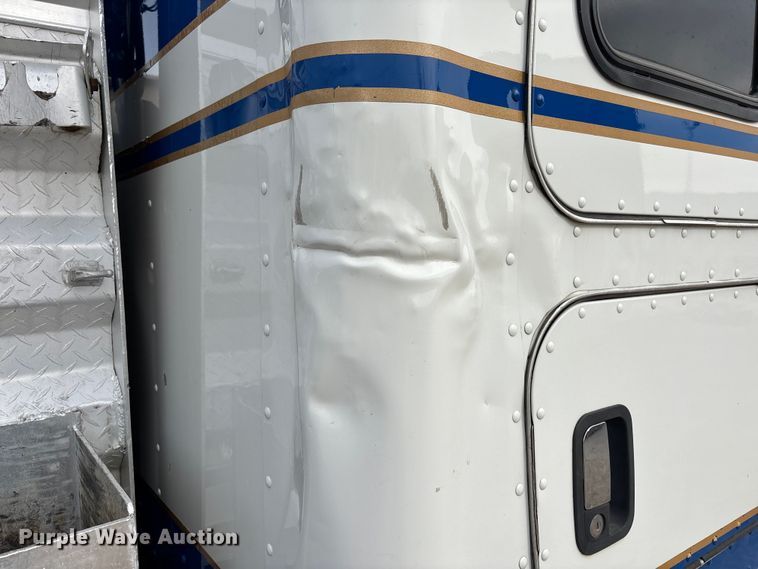 image for item EE1392 2014 Kenworth W900 semi truck